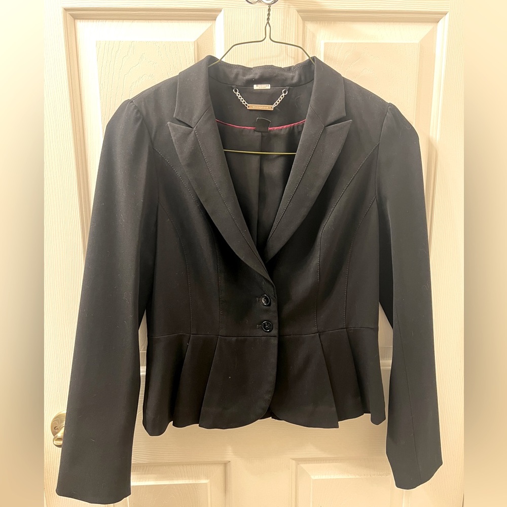 Black suit jacket, size 8 White House Black Market